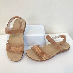 ABEO Brynn Neutral Sz. 9.5 N Ankle Strap Womens Leather Sandals Tan